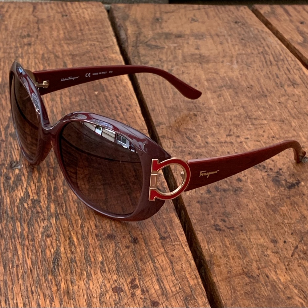 FERRAGAMO Gancini Sunglasses NIB Burgundy Dark Red & Gold Made in Italy - Picture 13 of 16